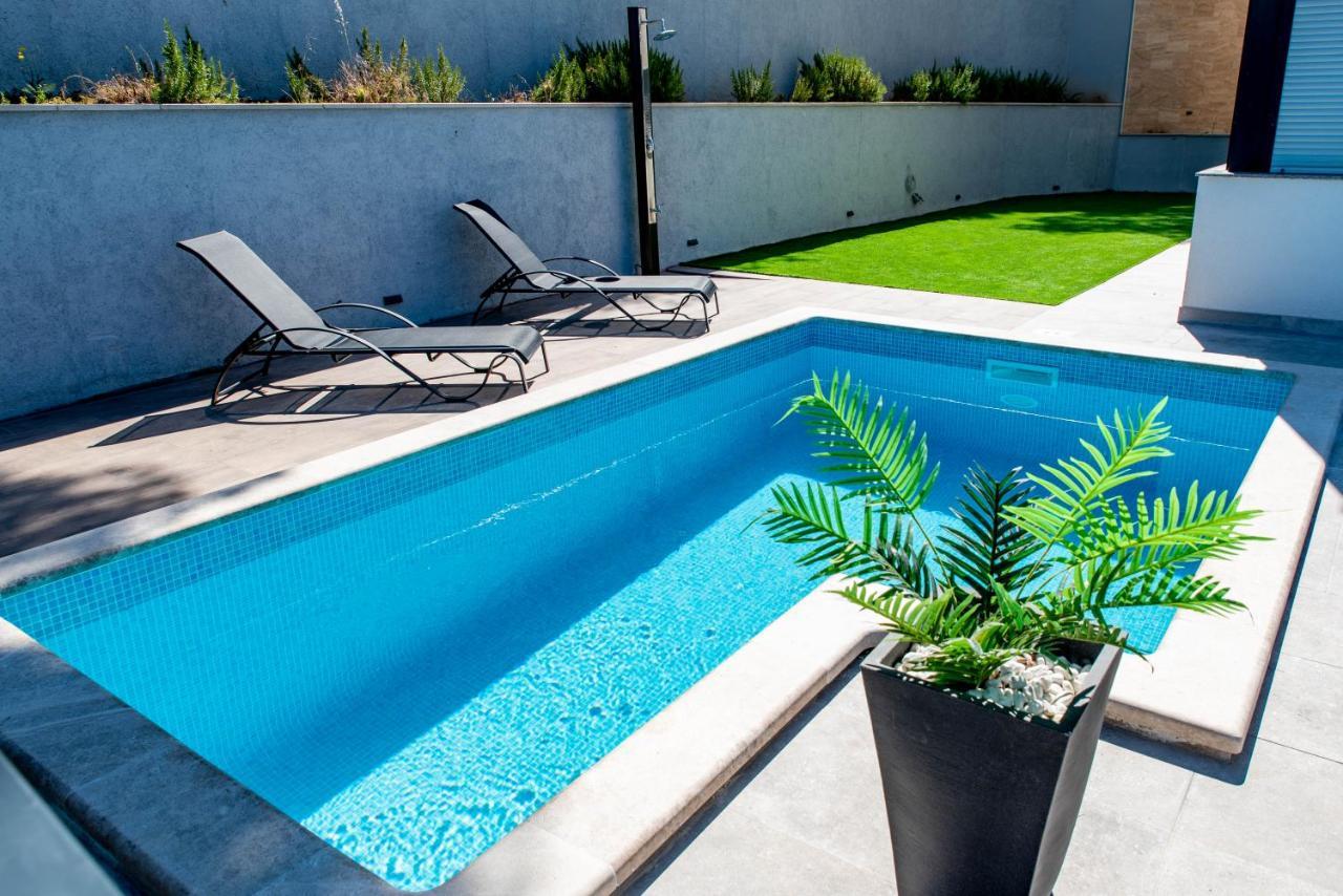 Lion'S Beach Apartment Подстрана Екстер'єр фото
